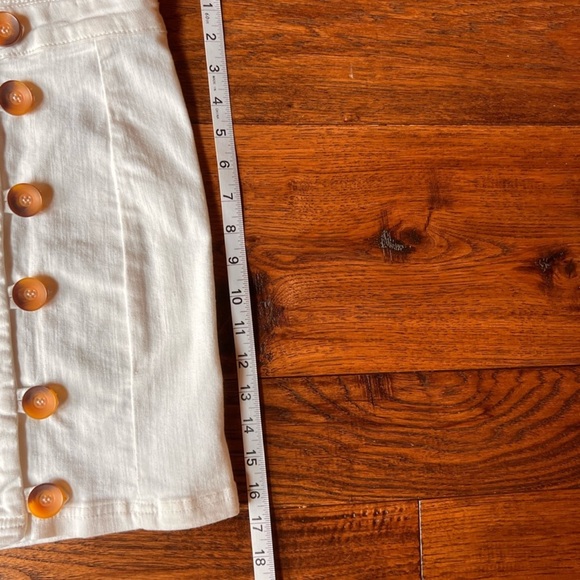 Free People white size 10 white denim mini skirt EUC - Picture 11 of 15